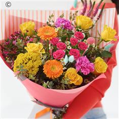 Large Summer Trending Hand-tied with Yellow Roses